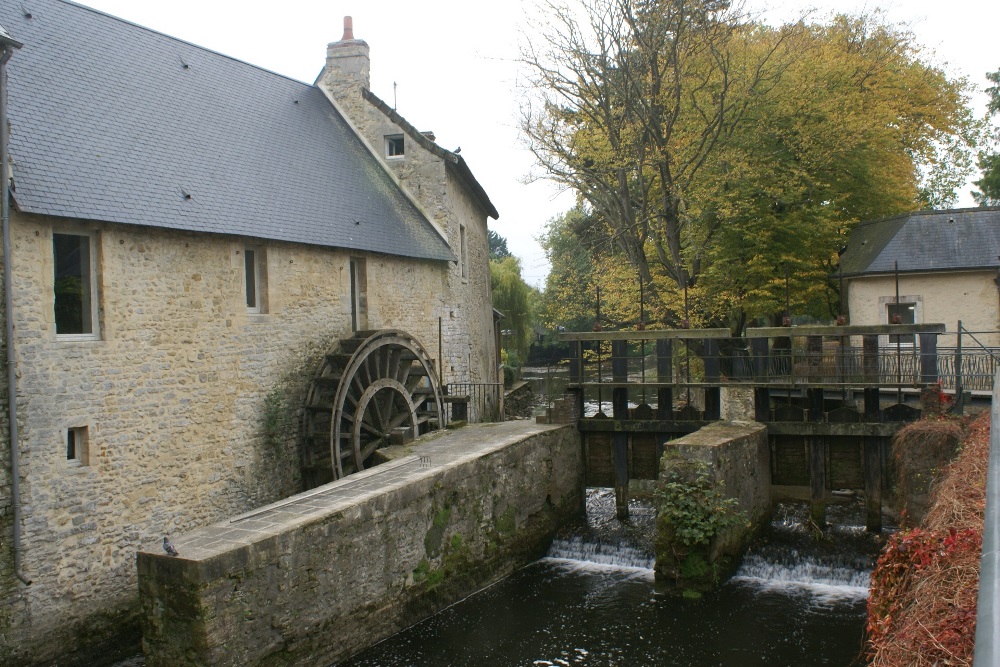 Water wheel at Bayeu, Normandy - Moulin à eau, Bayeux, Normandie