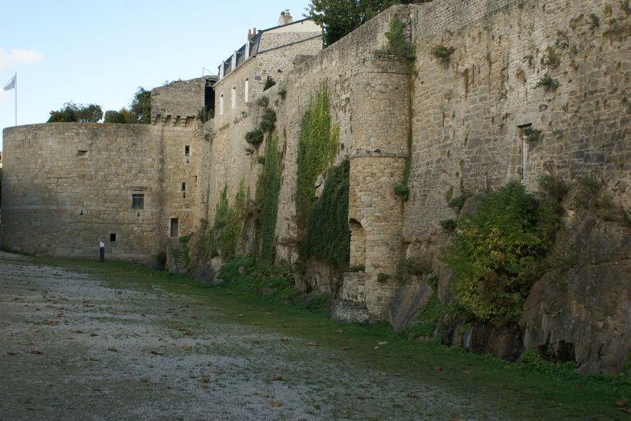 Dinan town walls