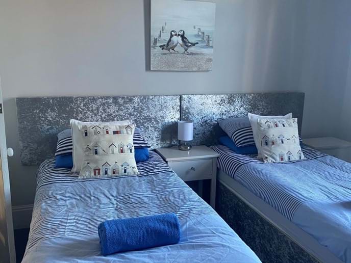 Home from Home Portsmouth - Twin or Superking bedroom - Sleeps 4