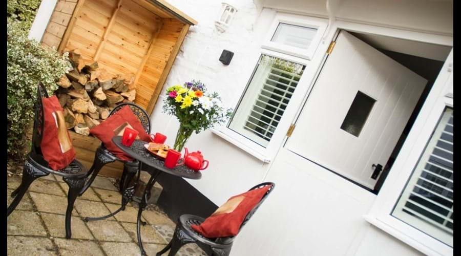 Benbow Cottage - Log store for those cold evenings (Oct to March)