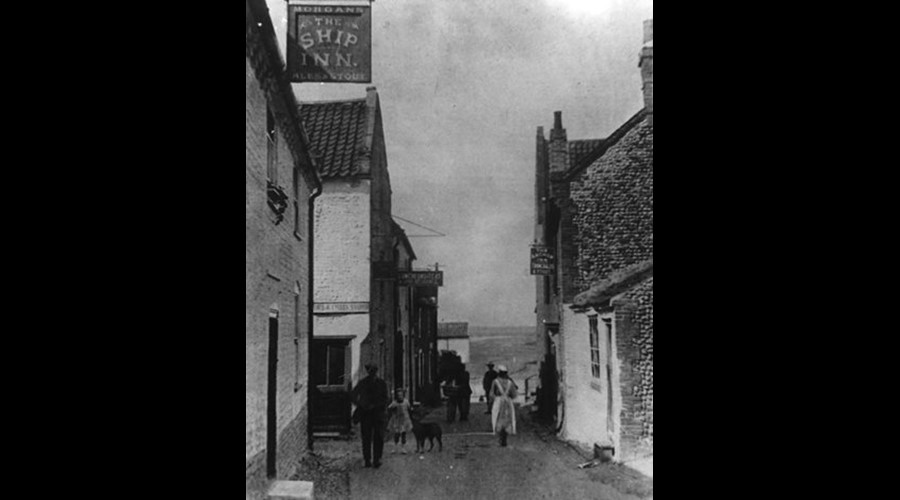 The Ship Inn looking down to The Quay (now Benbow Cottage)