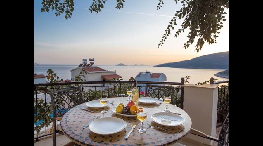 Al Fresco Dining on the Balcony