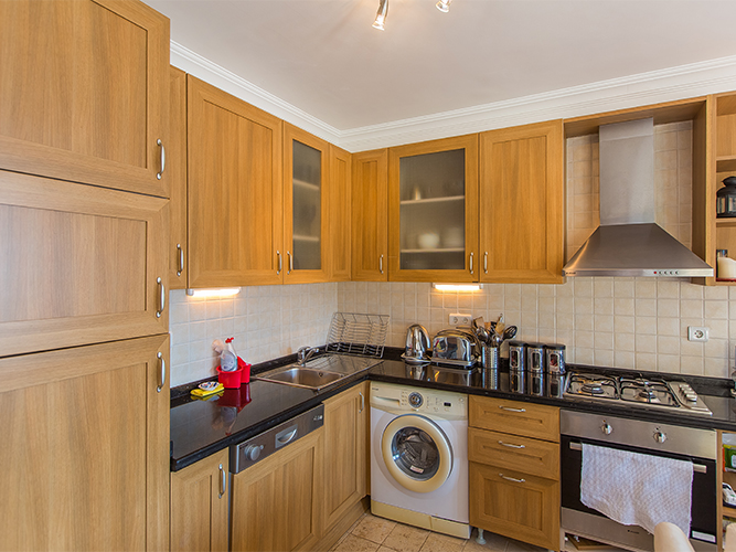 Open Plan Fully Fitted Kitchen