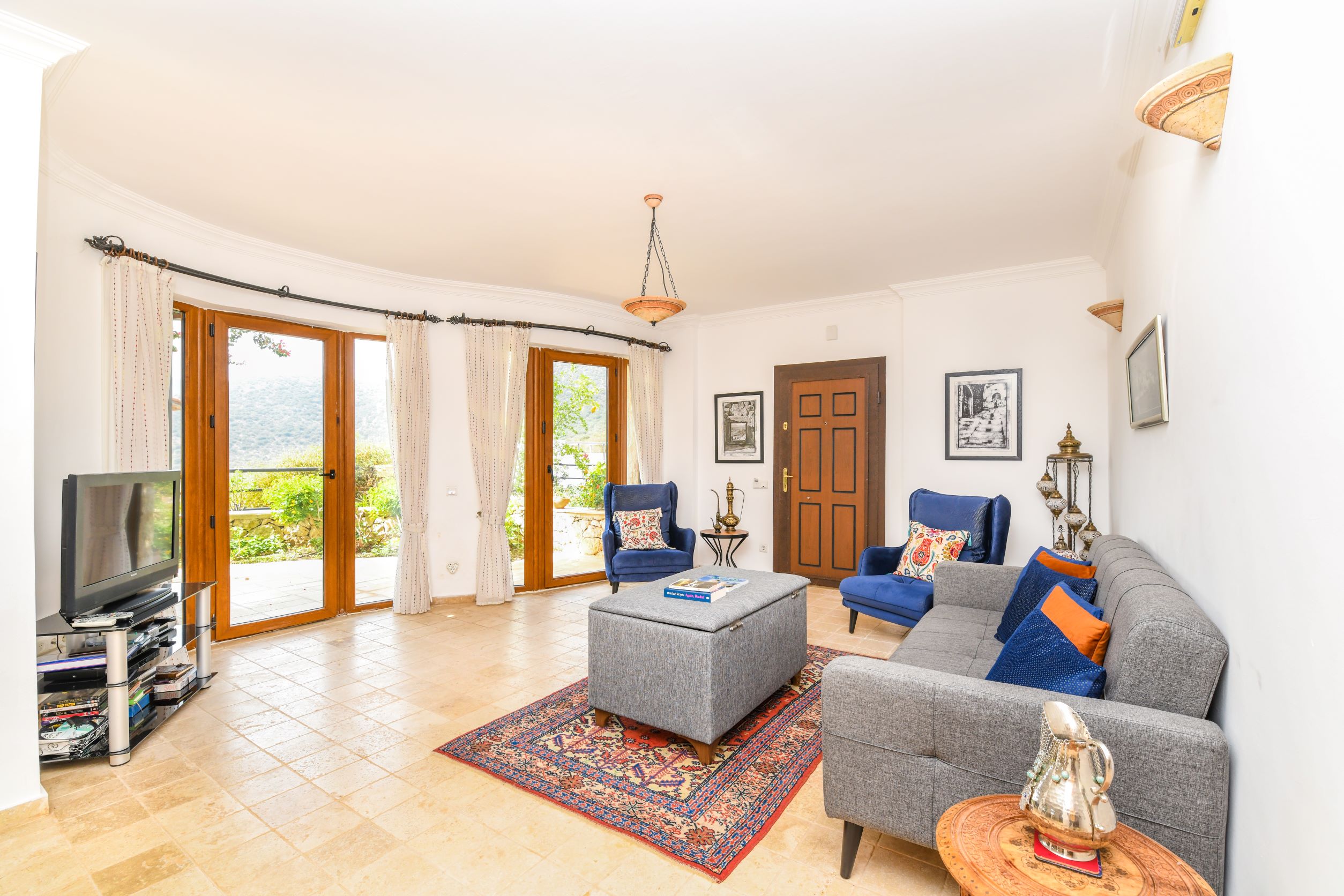 Papatya Open Plan Kitchen & Lounge