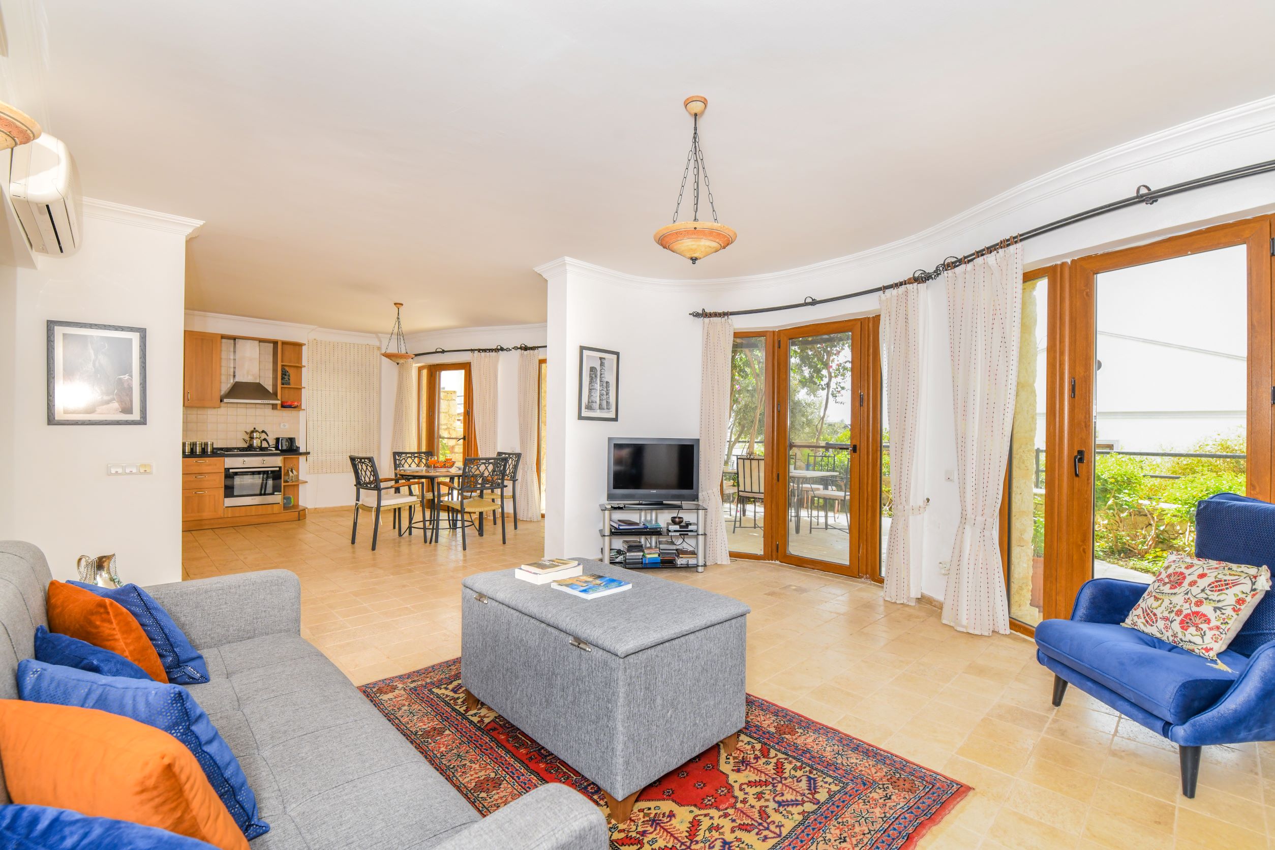 Papatya Open Plan Kitchen & Lounge