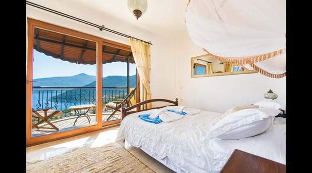 Master Bedroom with En-Suite, Private Balcony and Sea Views