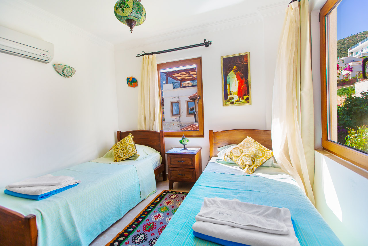 Main Villa Twin Bedroom