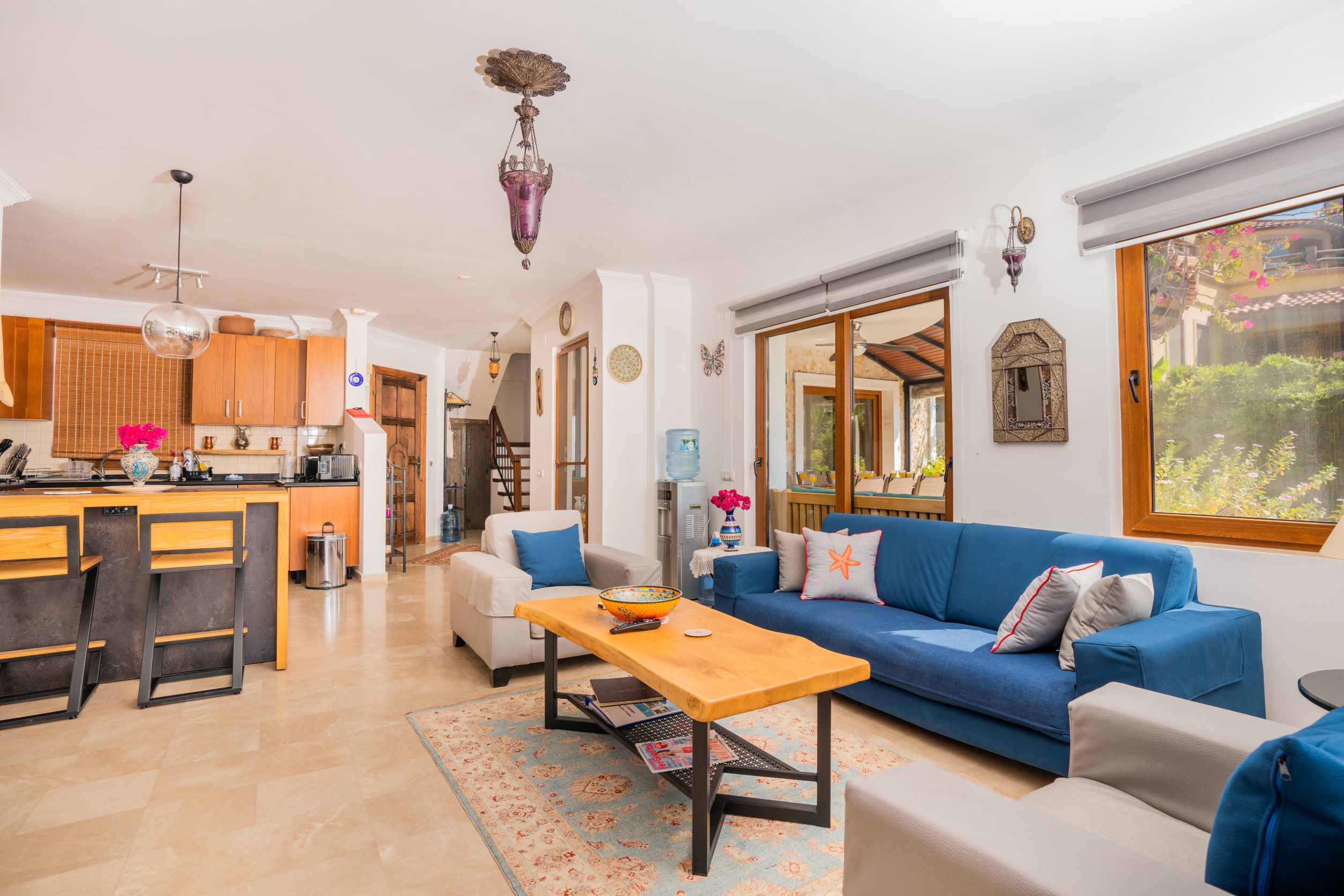 Main Villa Open Plan Lounge & Kitchen