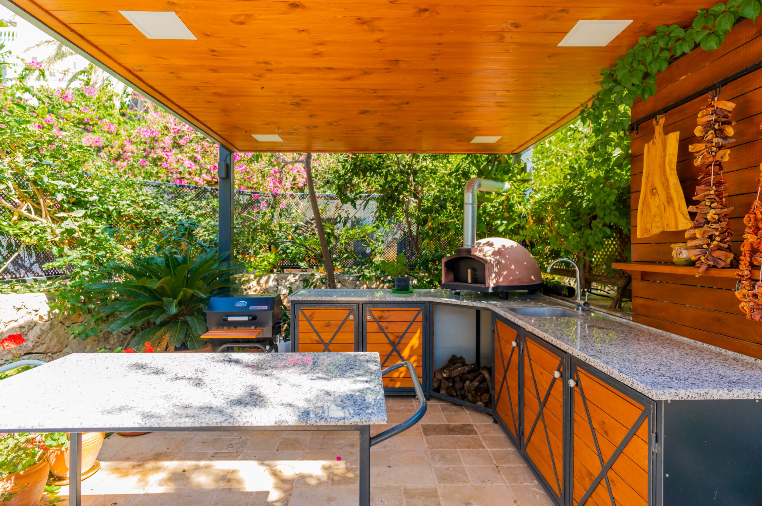 Outdoor Kitchenette with BBQ, Pizza Oven & Paella Kit