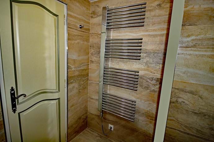 February 2023 - In Master en suite Bathroom - New Towel warming and drying rack for plenty of bath and pool towels - enough room for swimming attire too.