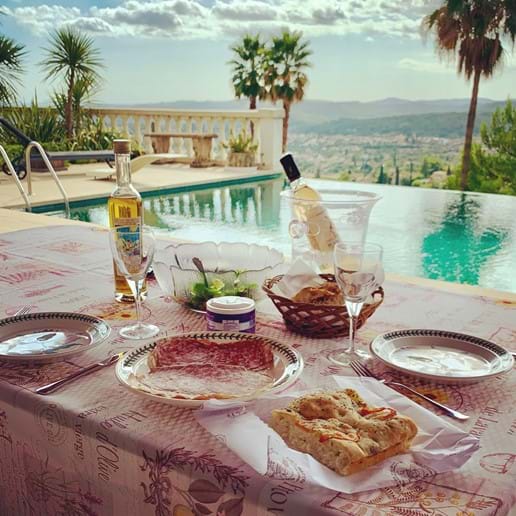 October 2021 - After F & M (from Canada) 3rd stay, they sent "this photo captures, in our mind, the essence of a visit at Villa Seburga"