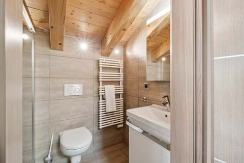 Upper floor bathroom