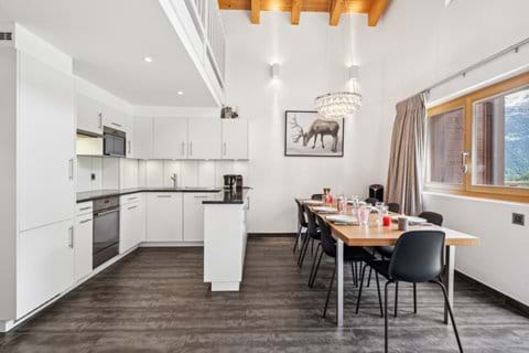 Kitchen dining area (open plan)