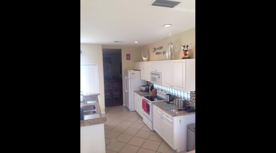 fully fitted kitchen with everything you