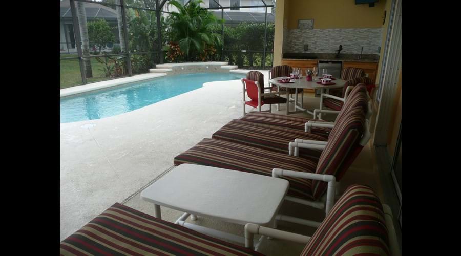 The pool, covered lanii , extensive furniture and outdoor litchen