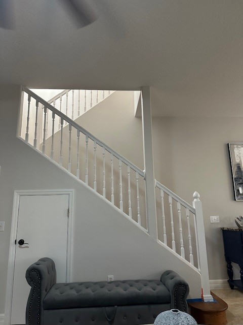spacious staircase to upstairs