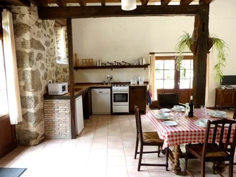 Dordogne Gite Ground floor bedroom Bathroom