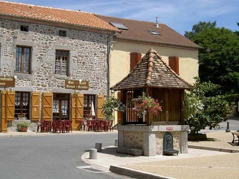 Holiday cottage village Dordogne Bar Boulangerie