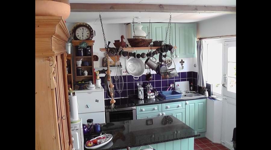Granite worktops & all modern appliances