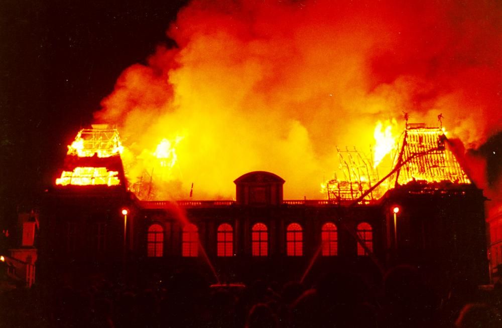 RENNES, capital of Brittany - BRITTANY PARLIAMENT on fire, feb. 1994 - Brittany, France