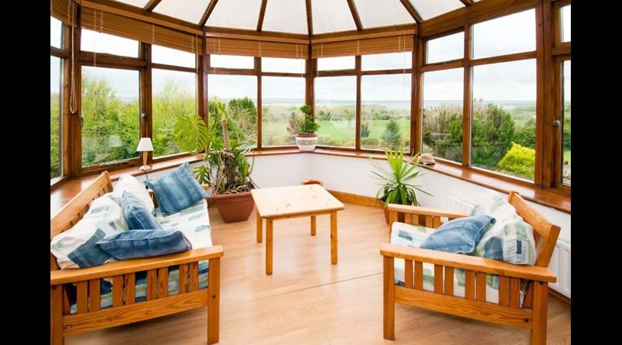 Conservatory with view to lake