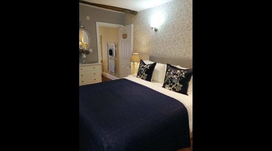 SUMPTUOUS KING SIZE BED - POCKET SPRUNG MATTRESS