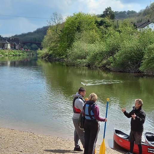 HIRE A CANOE FROM SHROPSHIRE RAFT TOURS, OR ENJOY A RIDE ON THE RAFT. GREAT FUN
