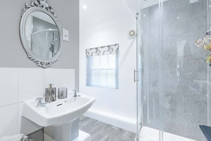 Large Shower at Ironbridge View Townhouse