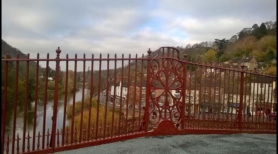 THE IRON BRIDGE 1779 - YARDS FROM IRONBRIDGE VIEW TOWNHOUSE