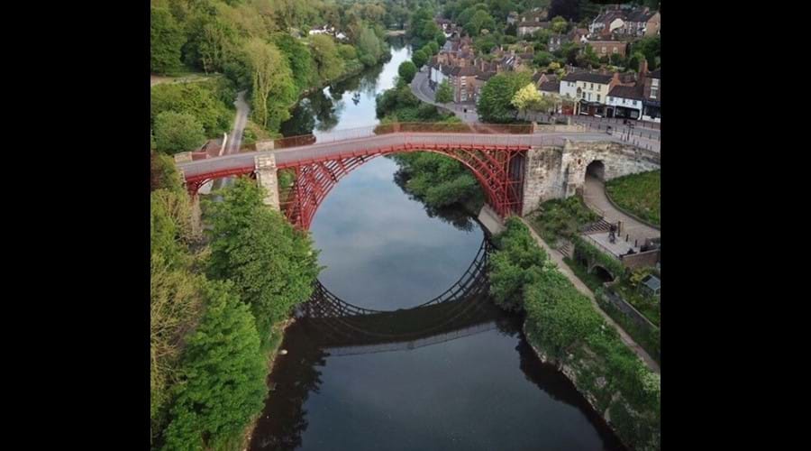 THE IRON BRIDGE 1779 - YARDS FROM IRONBRIDGE VIEW TOWNHOUSE