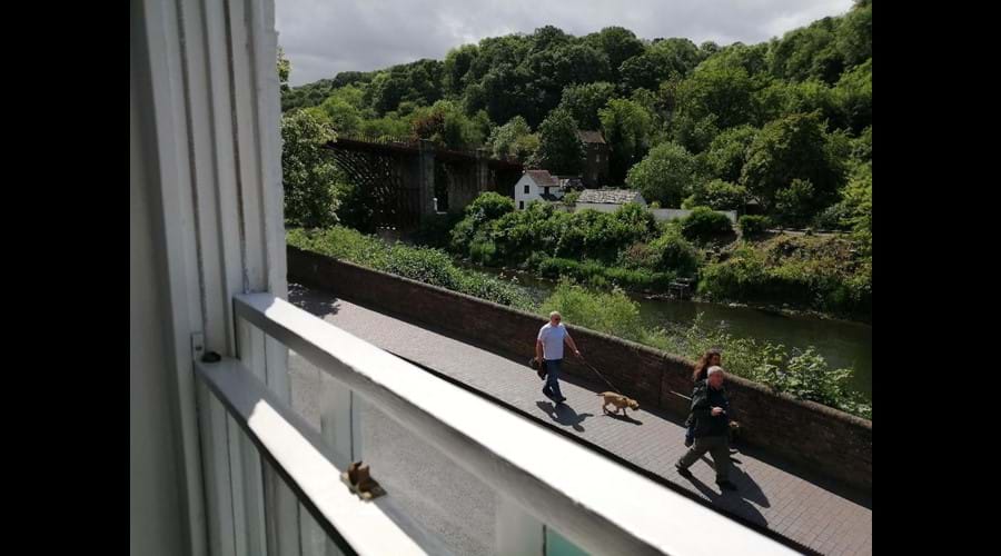 Relax in the armchair in the lounge and enjoy the wonderful view of the Iron Bridge