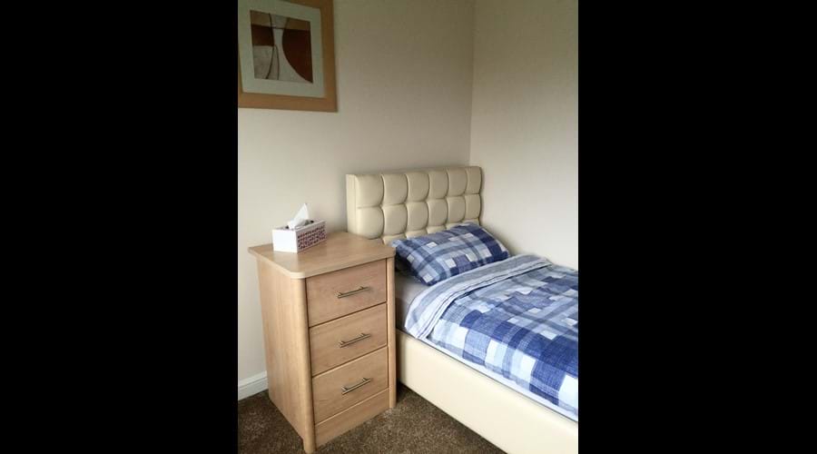 Motherwell Self Catering - Single bedroom