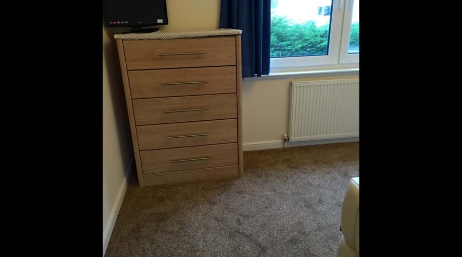 Motherwell Self Catering - Single bedroom, TV