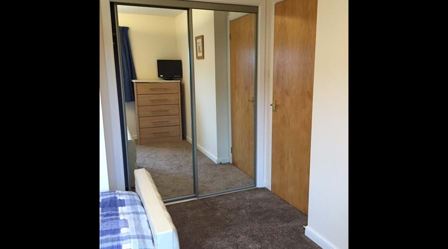 Single bedroom - fitted wardrobe