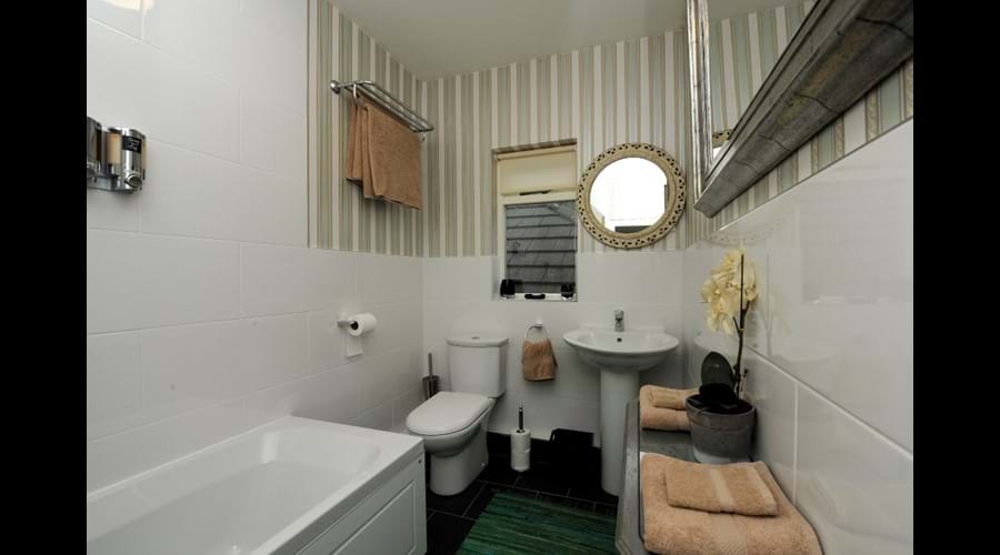 Golau Bore En-suite Bathroom