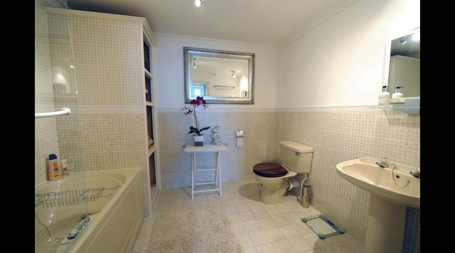 Master Suite En-suite Bathroom