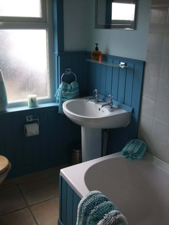 Bath/Shower room at Niaroo, Bowmore, Islay