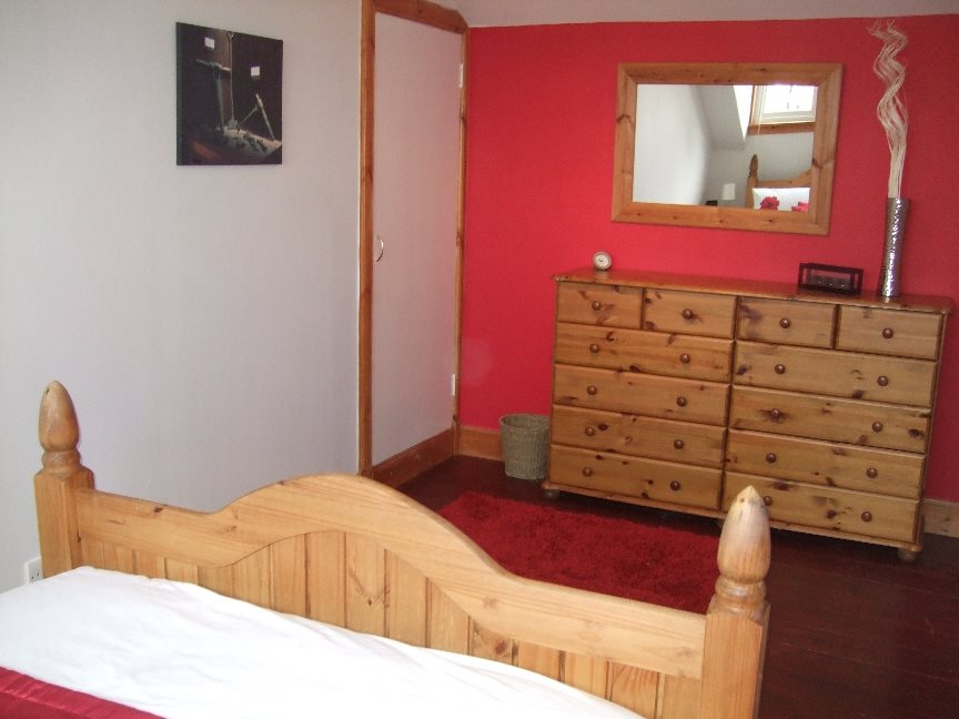 Double bedroom at Niaroo, Bowmore, Islay