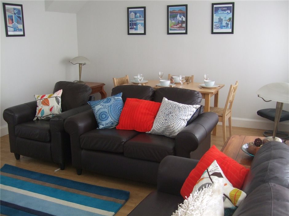 Ideally Located In The Centre Of Bowmore In The Heart Of The