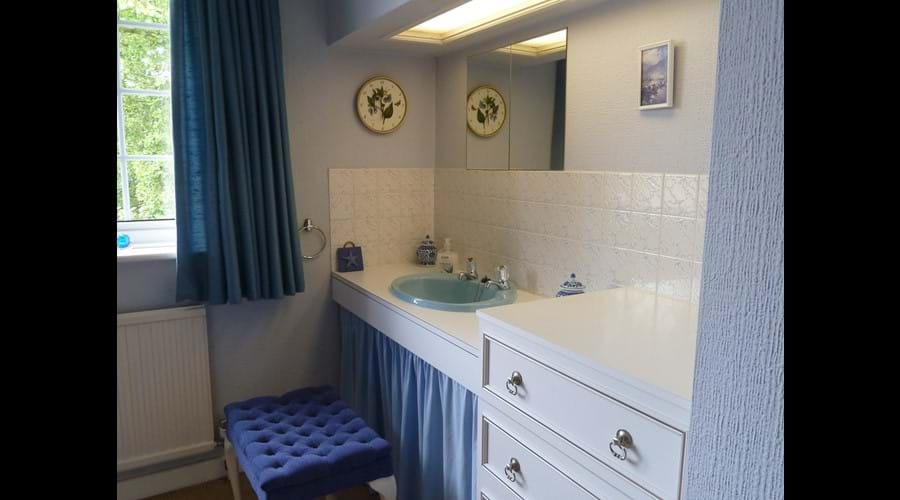 Fitted vanity area in main bedroom