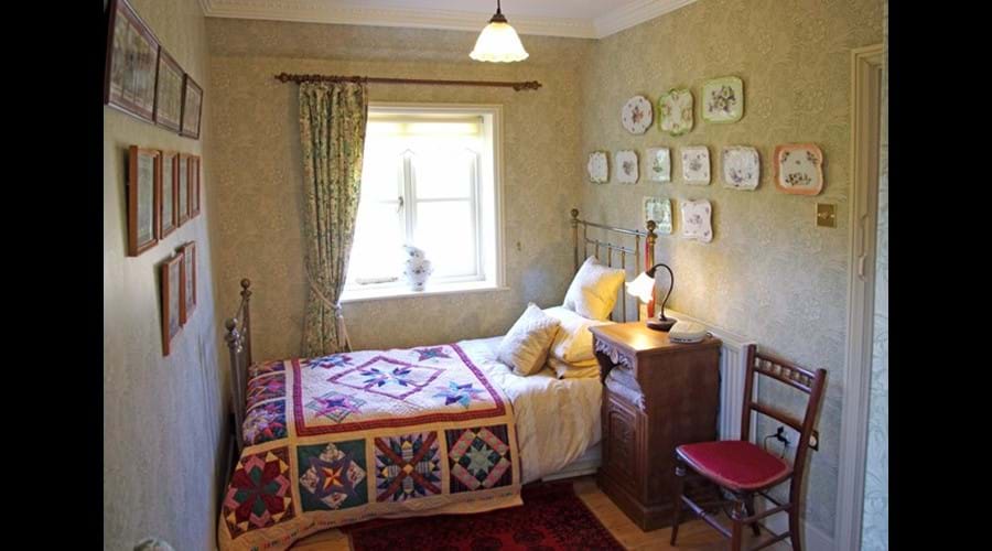 Albion Cottage single bedroom with pull out child