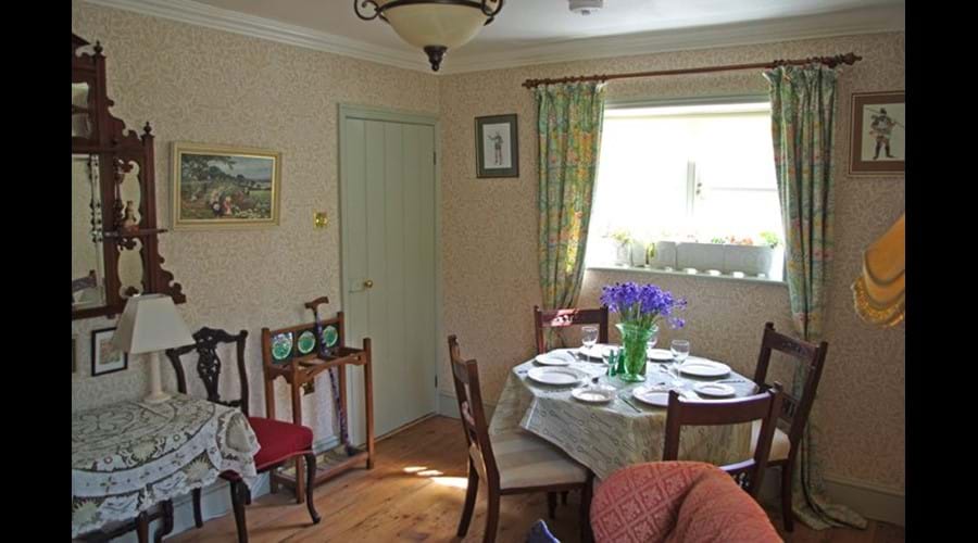 Albion Cottage dining room