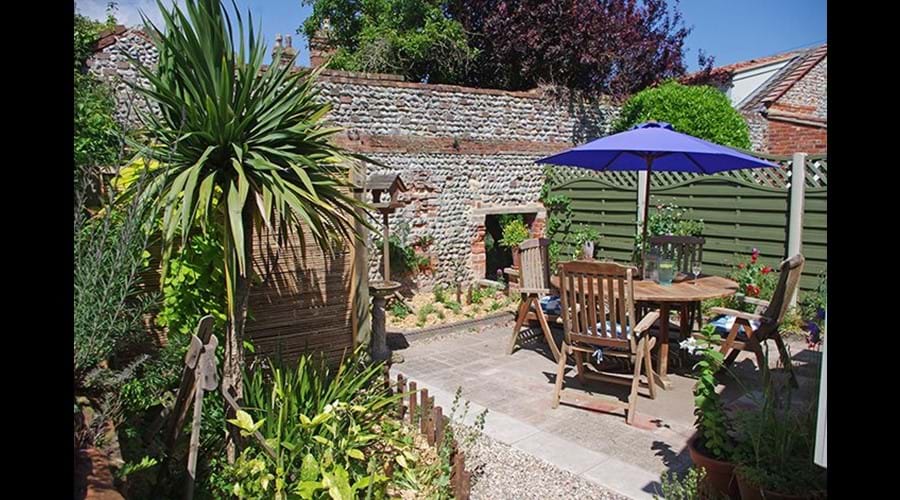 Albion cottage courtyard