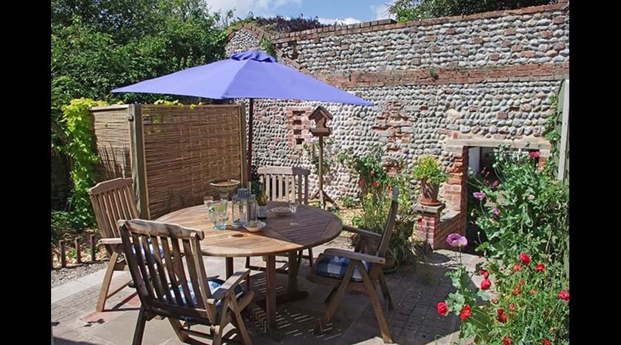 Albion cottage courtyard