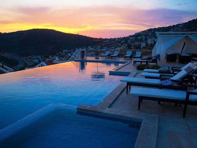 Falcon Lodge gets fabulous sunsets over the hills