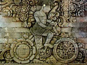 Pura Meduwe Karang, tempel op ca 30 minuten rijden van het huis. Bekend bij Europeanen vanwege het reliëf met Nederlandse kunstenaar W.O.J. Nieuwenkamp die in 1904 Bali per fiets verkende 