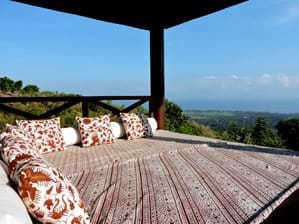 The Bale Benong (Gazebo). Superb views over coastal plains, the see and reef, the canyon. And great for an afternoon nap. Or a pijit (massage). After sunset our dedicated nichtwatchman resides here. 
