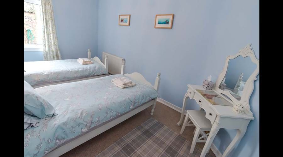 Twin bedroom