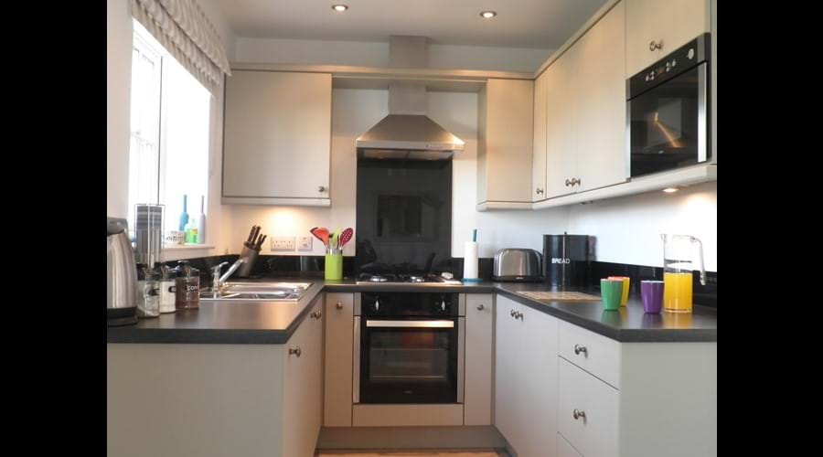 Fully Fitted Kitchen. We