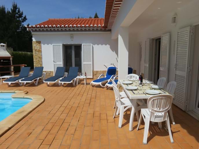 Villa holiday in Portugal - table, chairs and sunbeds for 6
